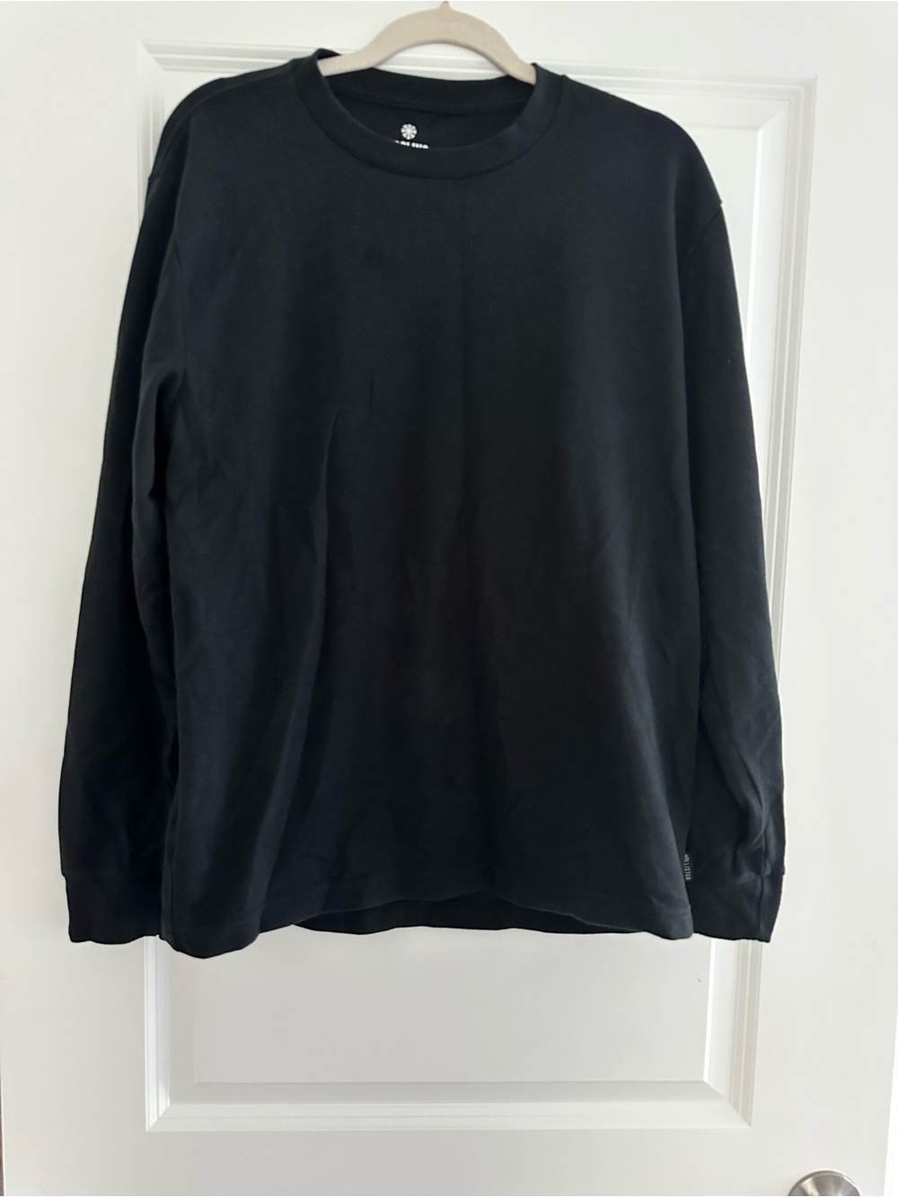 Men's Black Long-Sleeve Crewneck Sweater